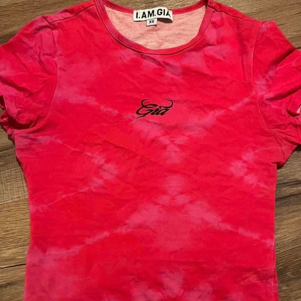 iamgia hot pink crop top